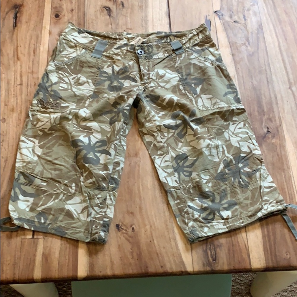 🌿 Rip Curl shorts in palm print 🌿 size 5